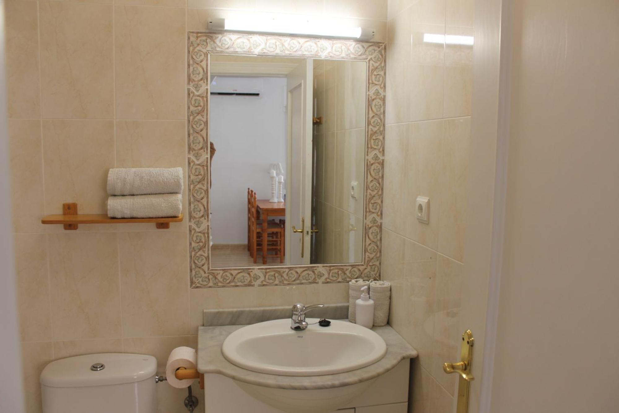 Bungalow With 2 Bedrooms And Roof Terrace In The Center Of La Zenia. Free Wifi. โอริอุเอลา ภายนอก รูปภาพ