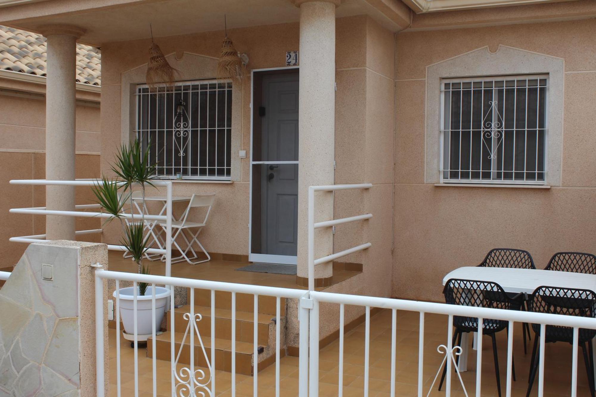 Bungalow With 2 Bedrooms And Roof Terrace In The Center Of La Zenia. Free Wifi. โอริอุเอลา ภายนอก รูปภาพ